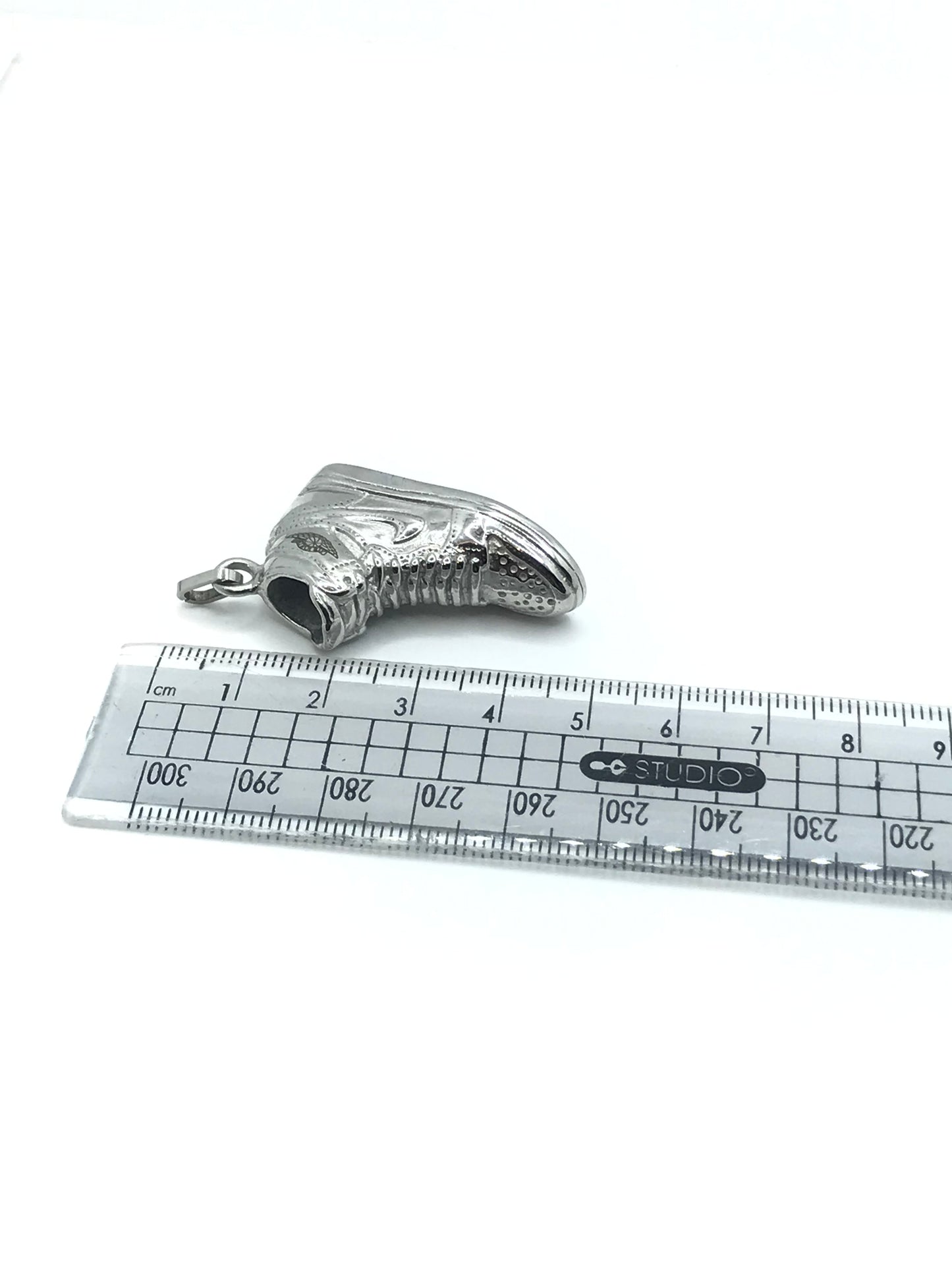 Pendentif chaussure en acier inoxydable