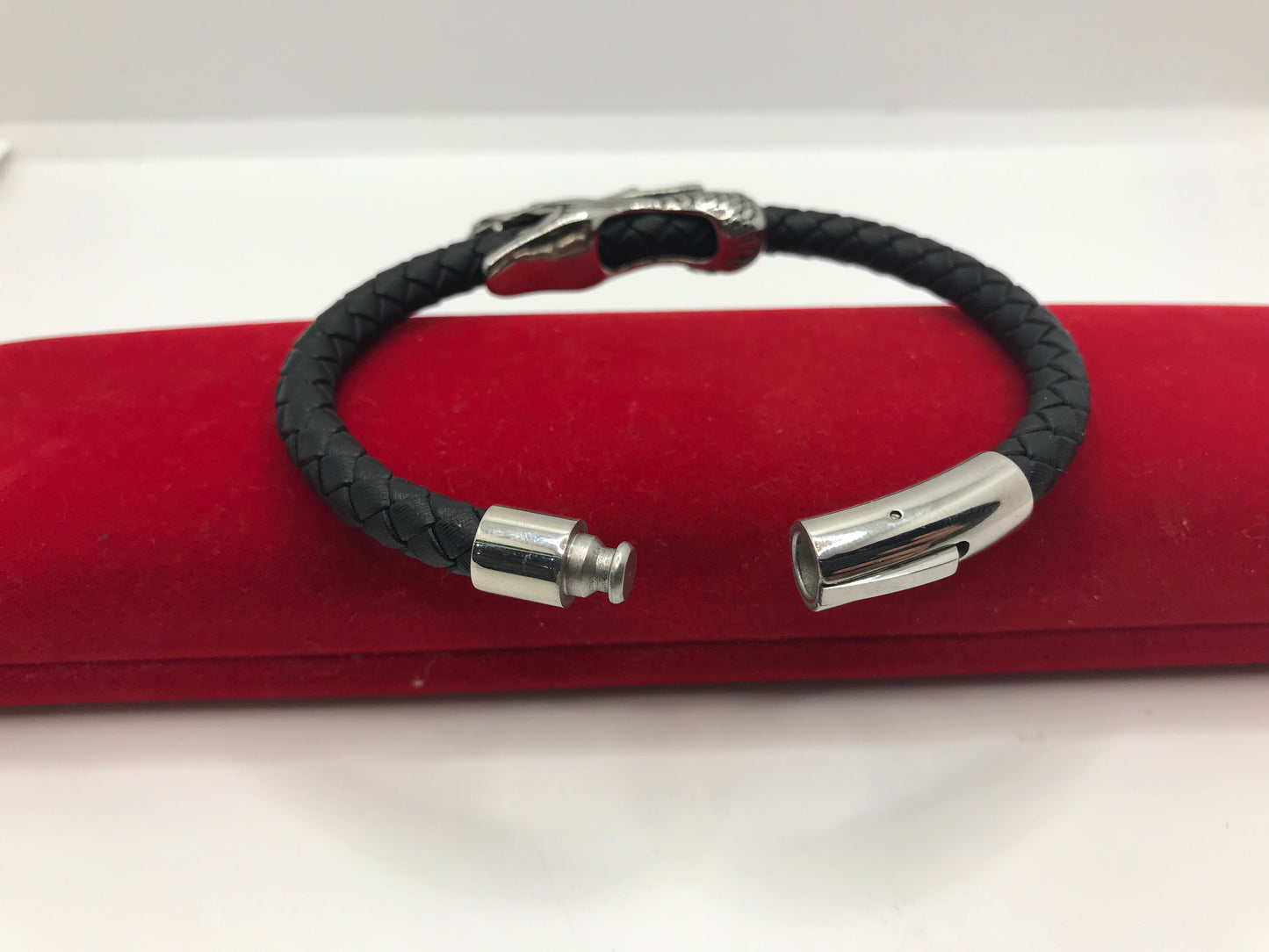 Bracelet en cuir avec tête de dragon