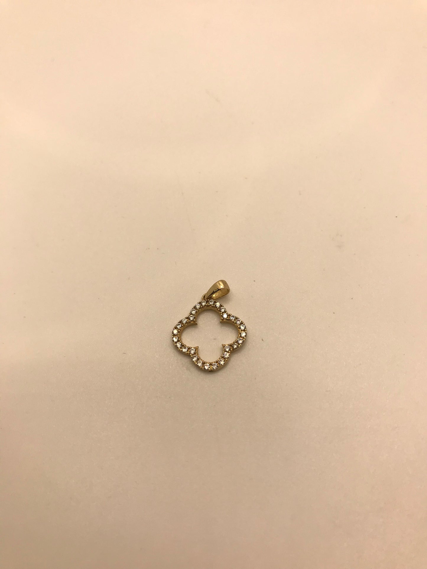 10k ਸੋਨੇ ਦਾ ਕਲੋਵਰ ਪੈਂਡੈਂਟ