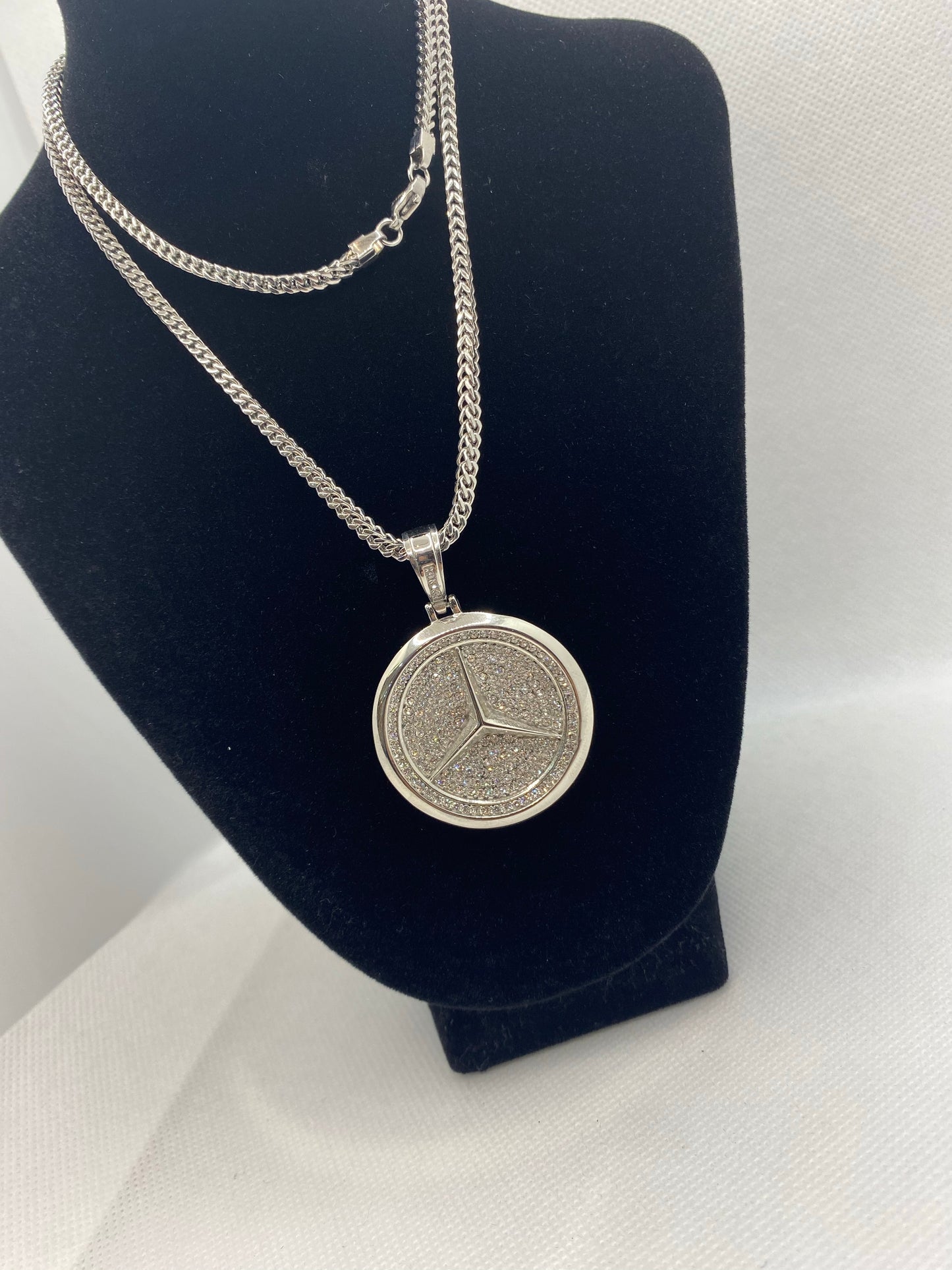 Pendentif avec logo Mercedes