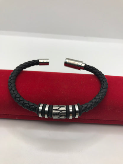 Bracelet en cuir et acier inoxydable