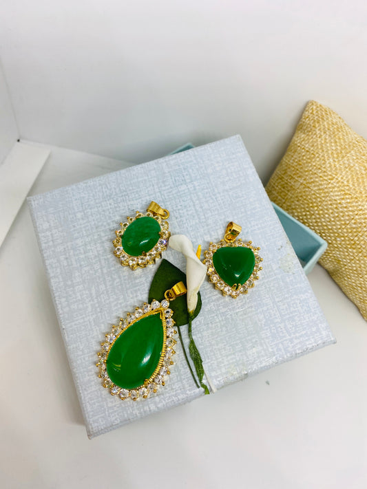 Pendentif en pierre verte