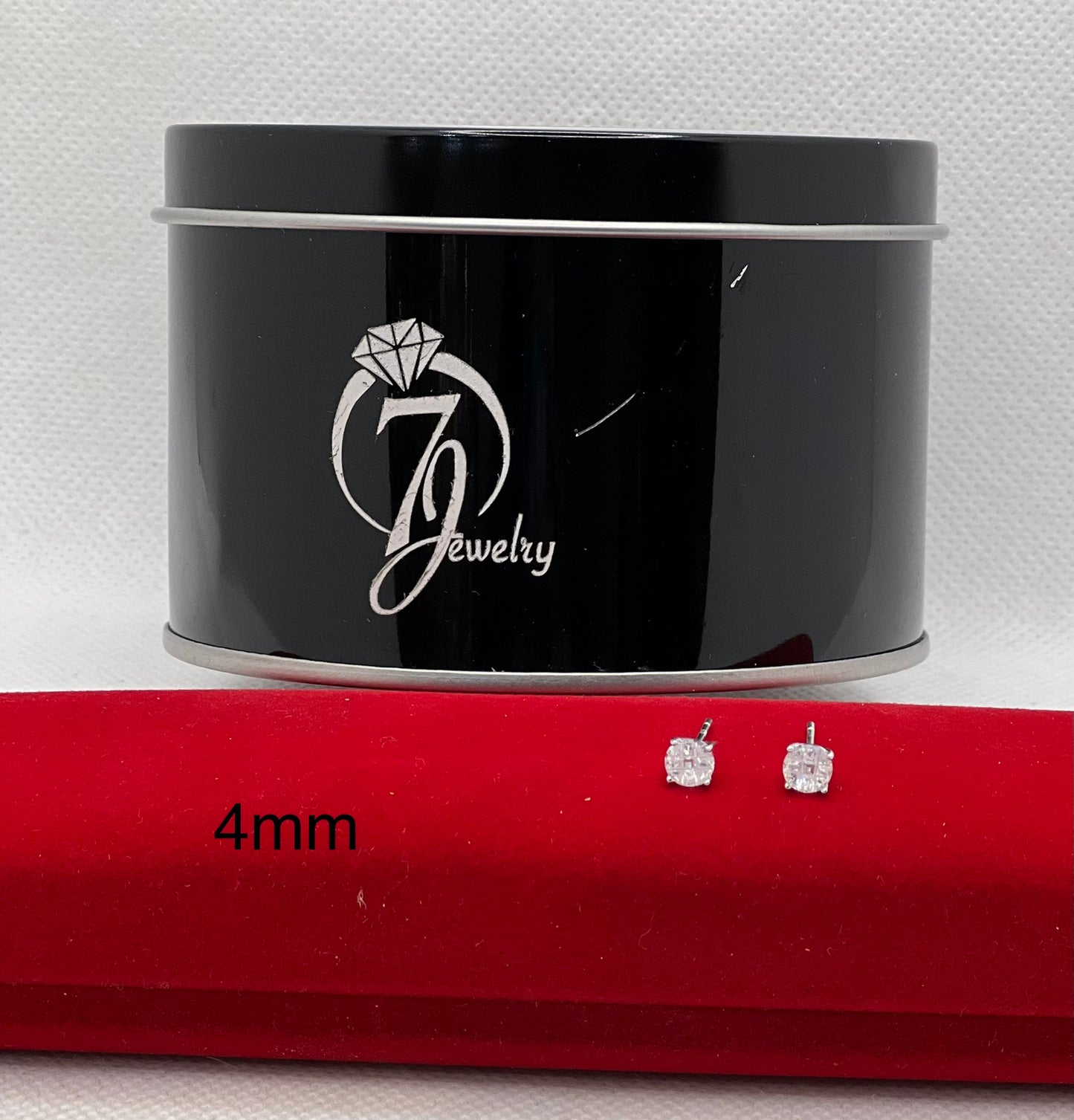 Boucles d'oreilles à tige en argent sterling avec pierre ronde taillée sur table.