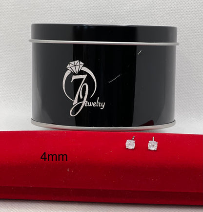 Boucles d'oreilles à tige en argent sterling avec pierre ronde taillée sur table.