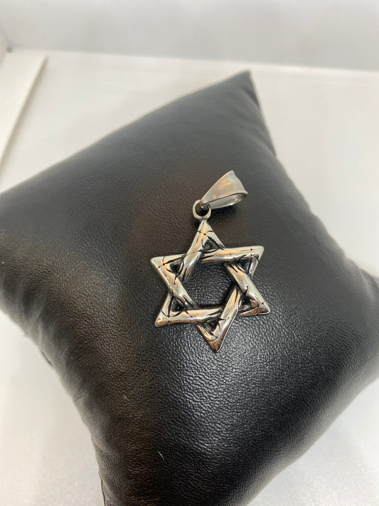 ਤਾਰੇ ਦੇ ਆਕਾਰ ਦਾ ਪੈਂਡੈਂਟ