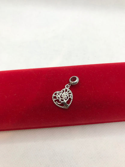 ਪਿਆਰੇ ਸੁਹਜ ਅਤੇ ਪੈਂਡੈਂਟ