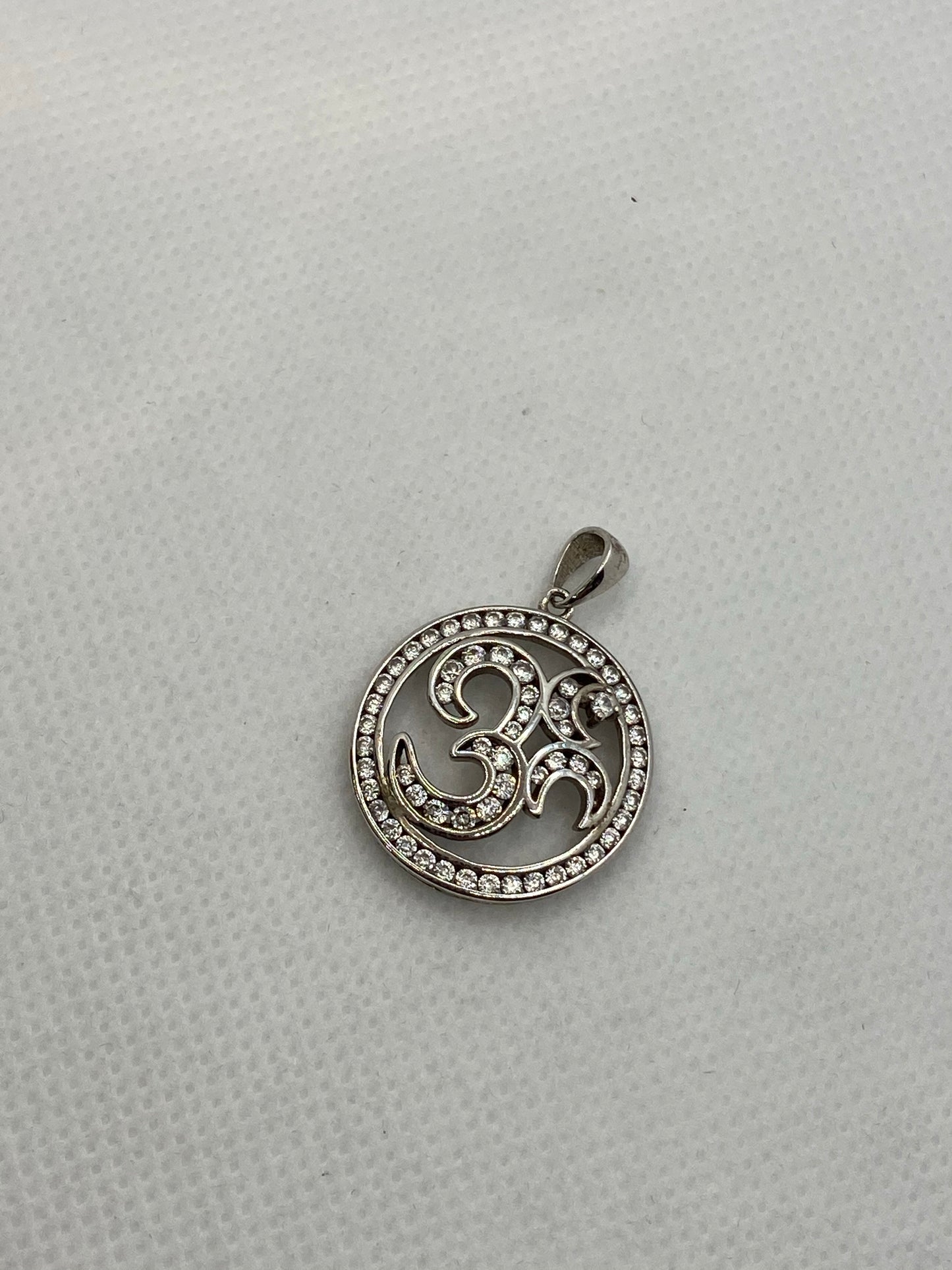 Pendentif Om en argent sterling