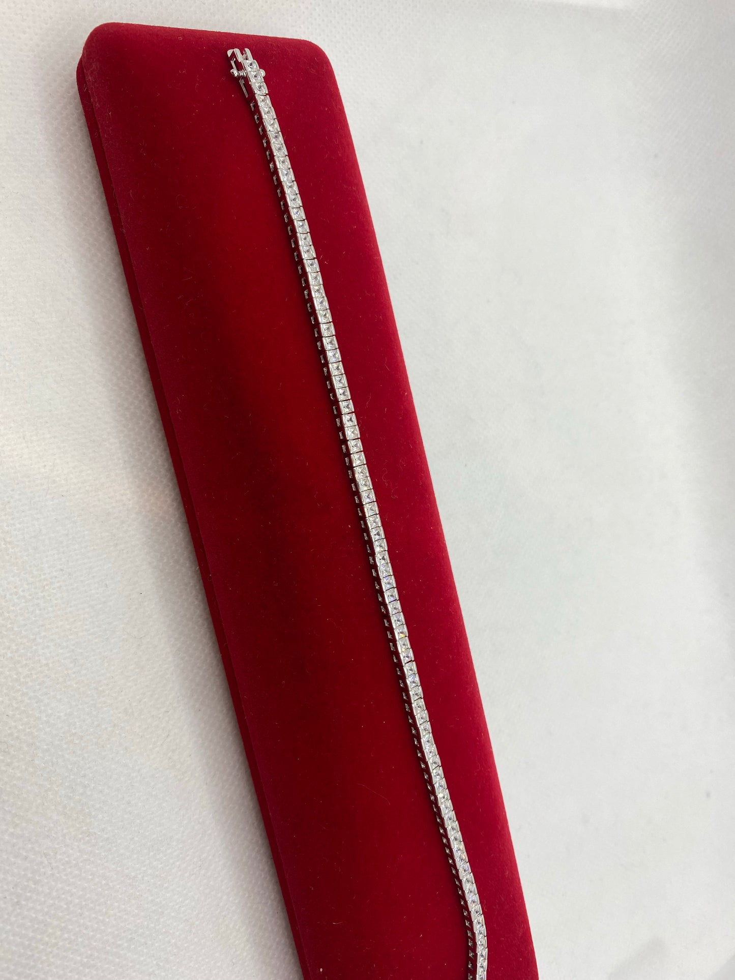 ਅਸਲੀ ਚਾਂਦੀ ਦੀ ਰਾਜਕੁਮਾਰੀ ਕੱਟ ਟੈਨਿਸ ਬਰੇਸਲੇਟ