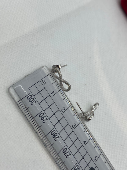 925 ਸਟਰਲਿੰਗ ਸਿਲਵਰ ਇਨਫਿਨਿਟੀ ਸਟੱਡ ਈਅਰਰਿੰਗਸ