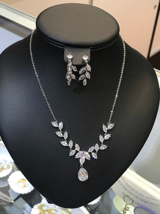 Leaf design cubic zirconia set