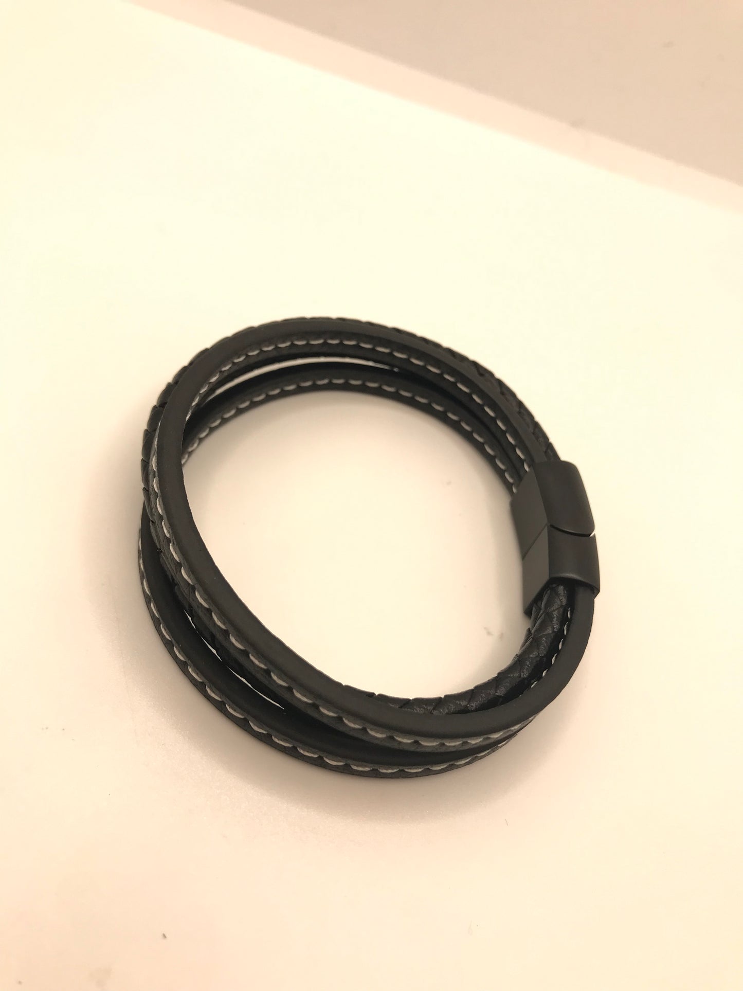 ਪਰਤਾਂ ਵਾਲਾ ਚਮੜੇ ਦਾ ਬਰੇਸਲੇਟ