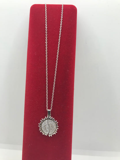 Sterling silver sun ☀️ necklace